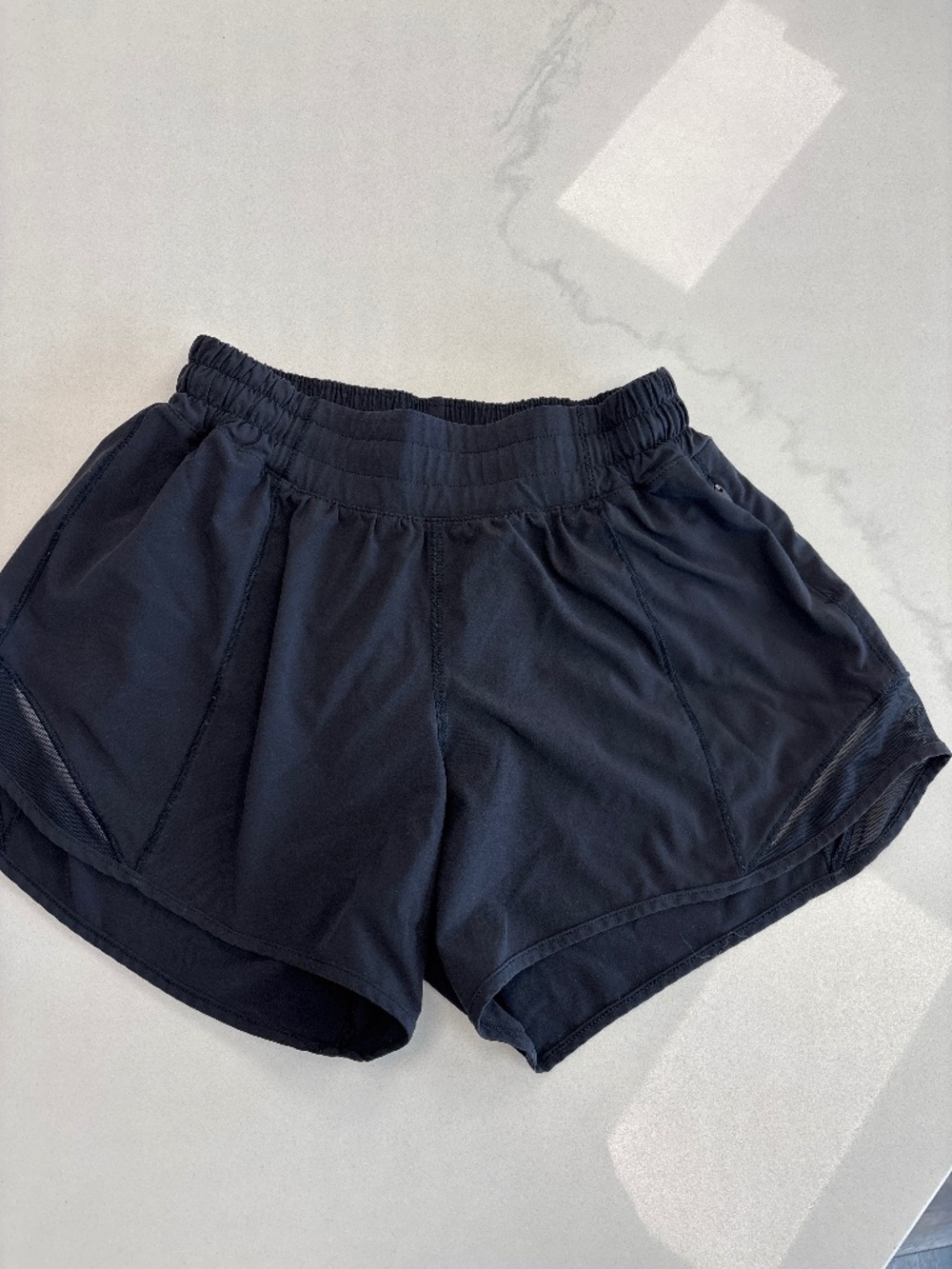 Lululemon hottie hot black 4” shorts size 4